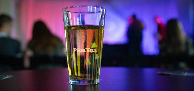 Bedrucktes Trinkglas mit Logo